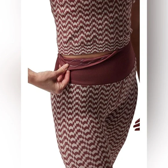 SPIRITUAL GANGSTER ATHENA JACQUARD SEAMLESS CROP TANK & LEGGINGS 2pc Set - Picture 4 of 15